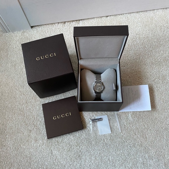SOLD **GUCCI TIMELESS WATCH** - Picture 6 of 13